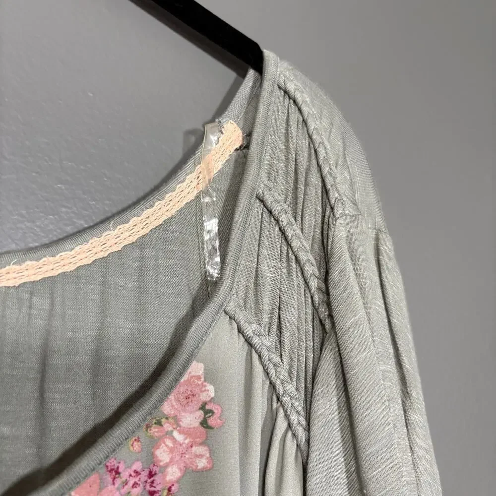 Rewind Gray Floral Boho Top Mixed Media V-Neck Braided - Women's Plus Size 3X
